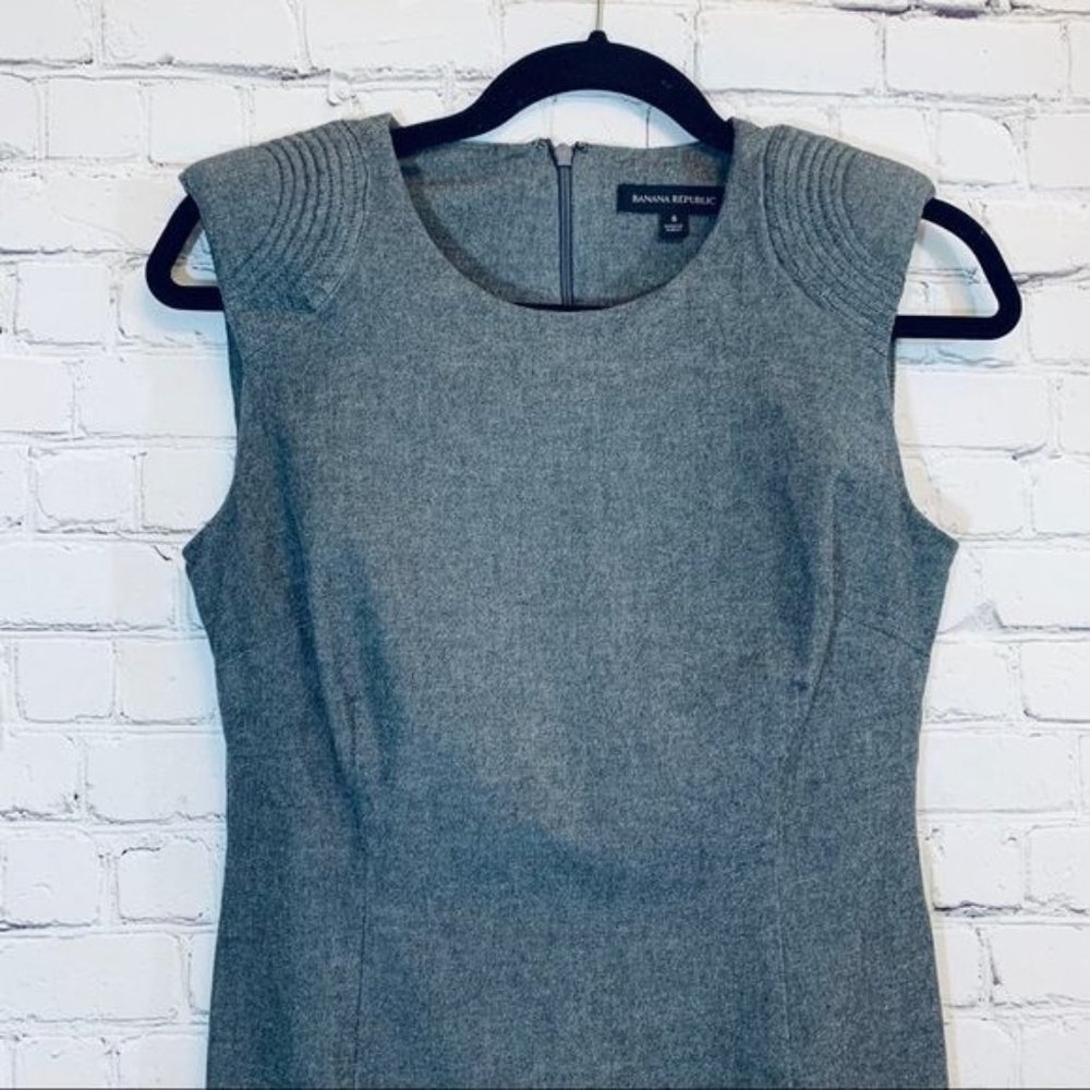 Banana Republic | Gray Sleeveless Fitted Dress